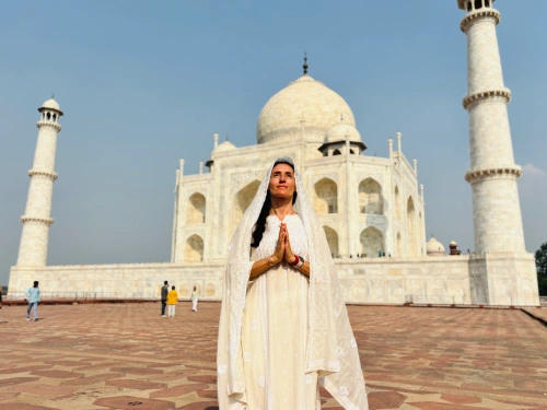 Agra tour package for family
